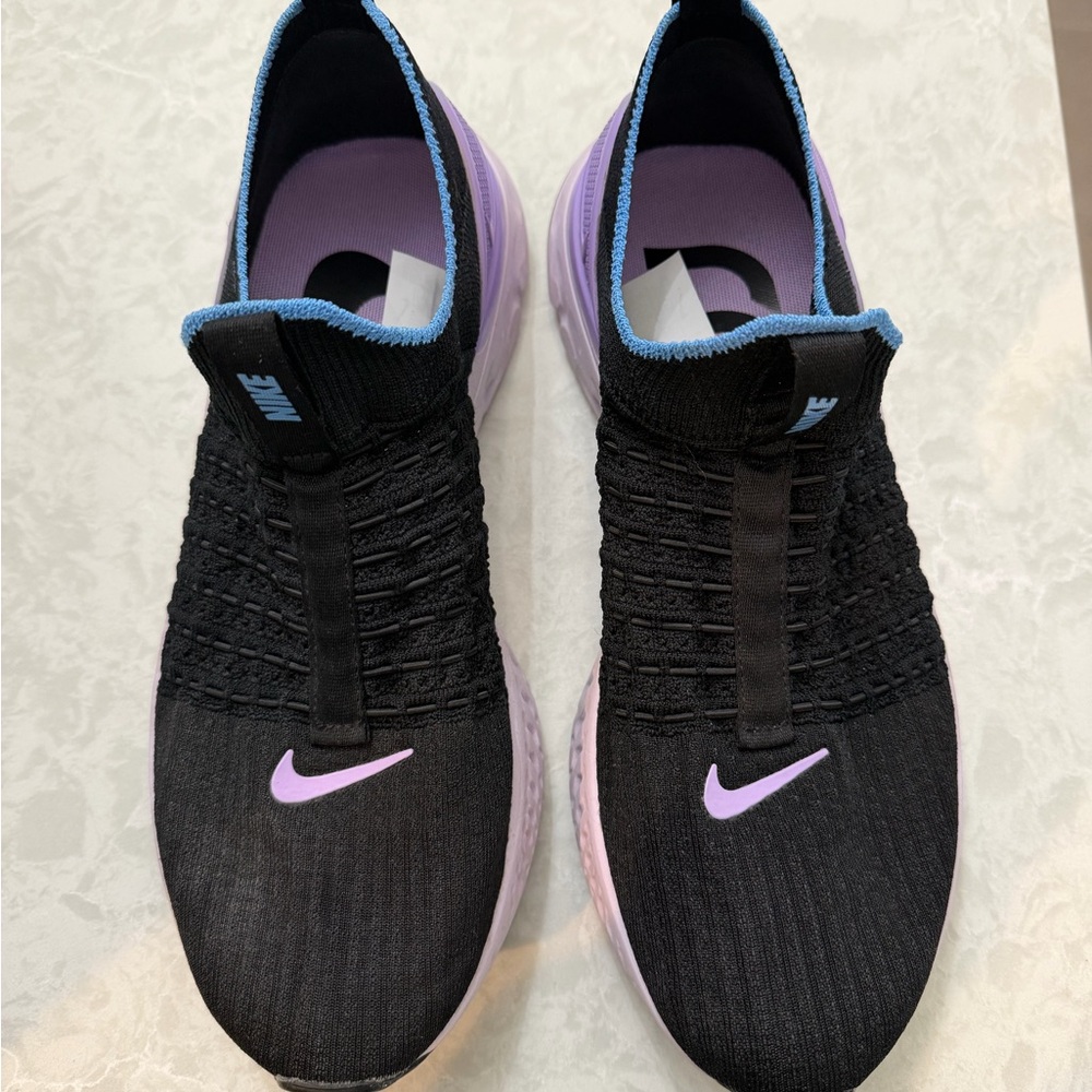 Nike Women's Phantom Flyknit Sneakers